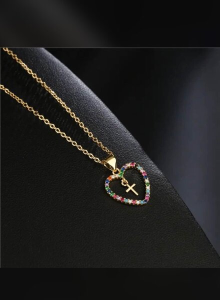 Collier plaqué très bon matière disponible