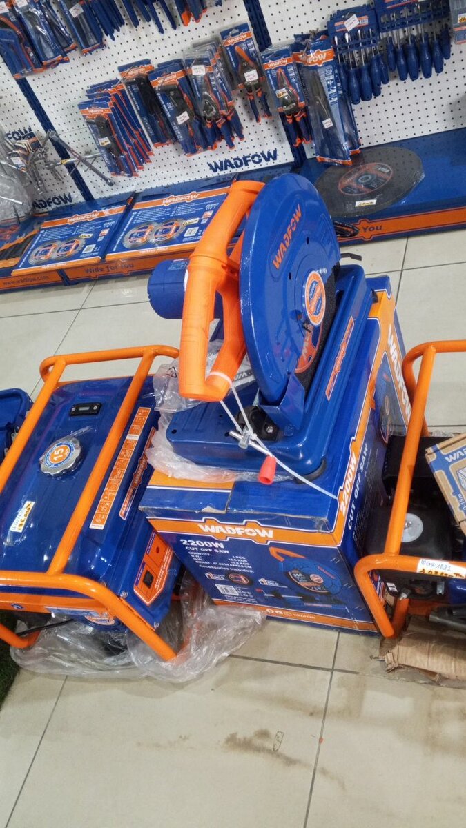 Scie à métaux 2200W puissante