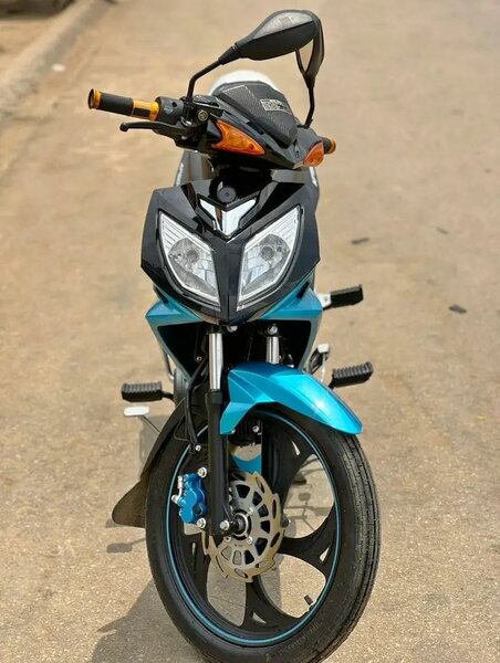 Moto Apsonics élégante 125cc