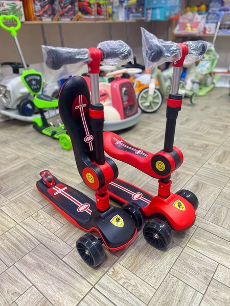 Трехколесный самокат сидушкой