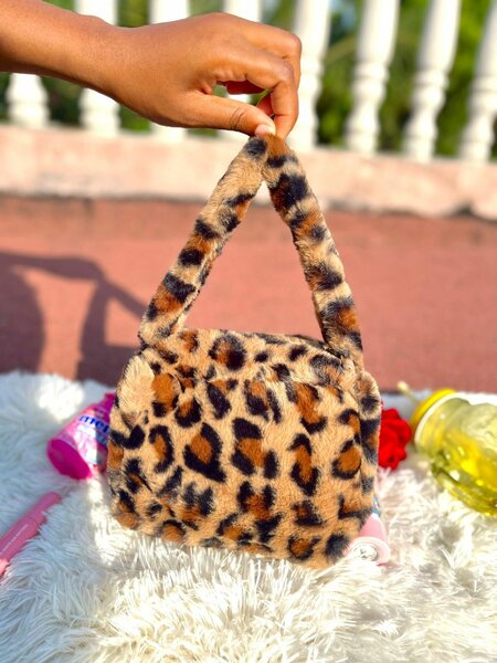 Sac à main peluche léopard