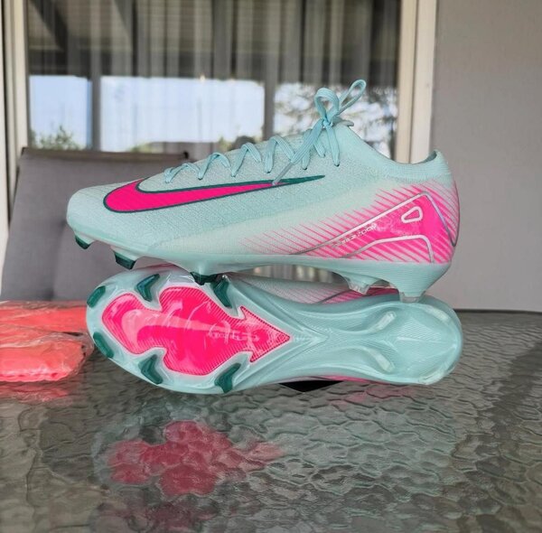 Chaussures de Foot Légeres