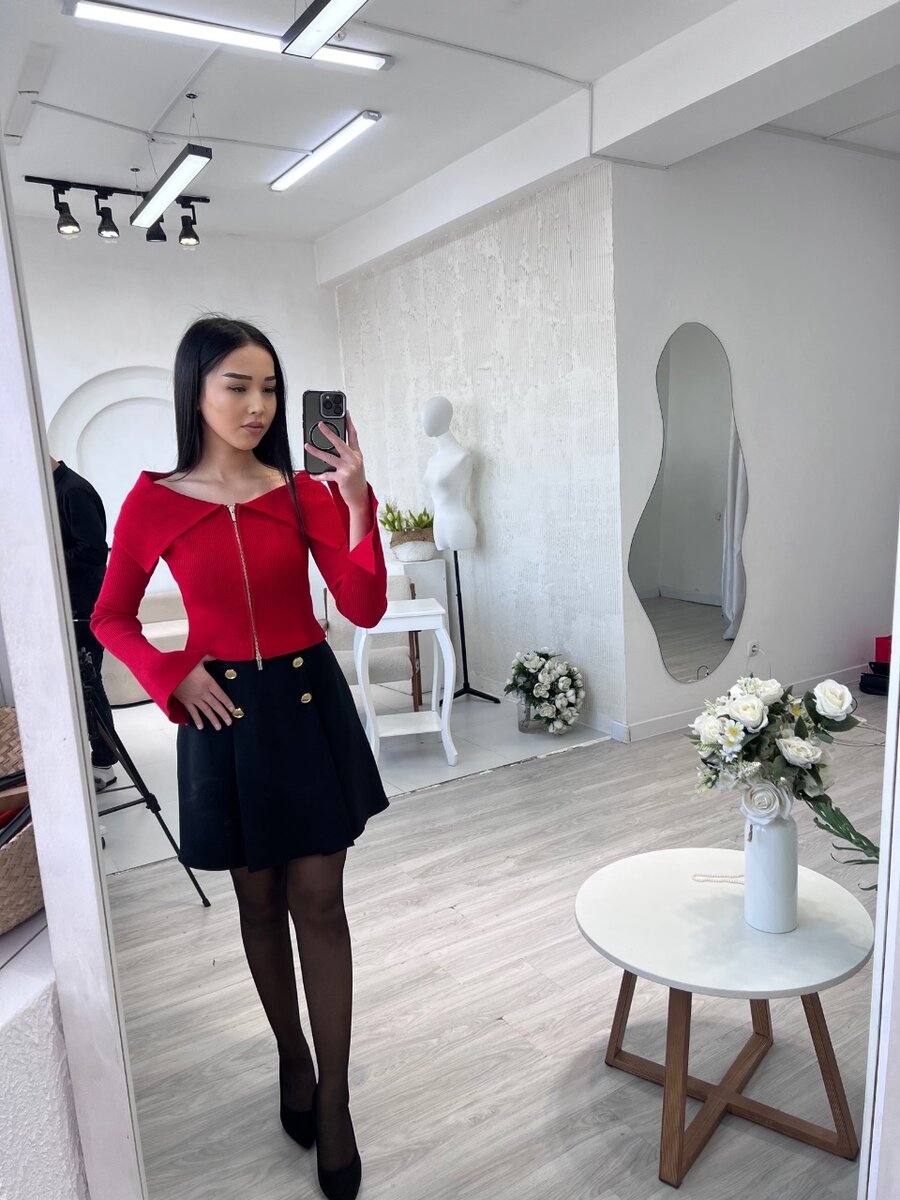 Кофточка красный Юбка черный