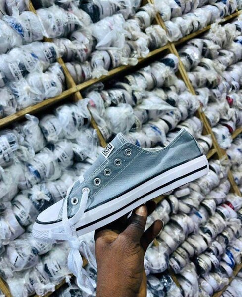 Basket classique en toile