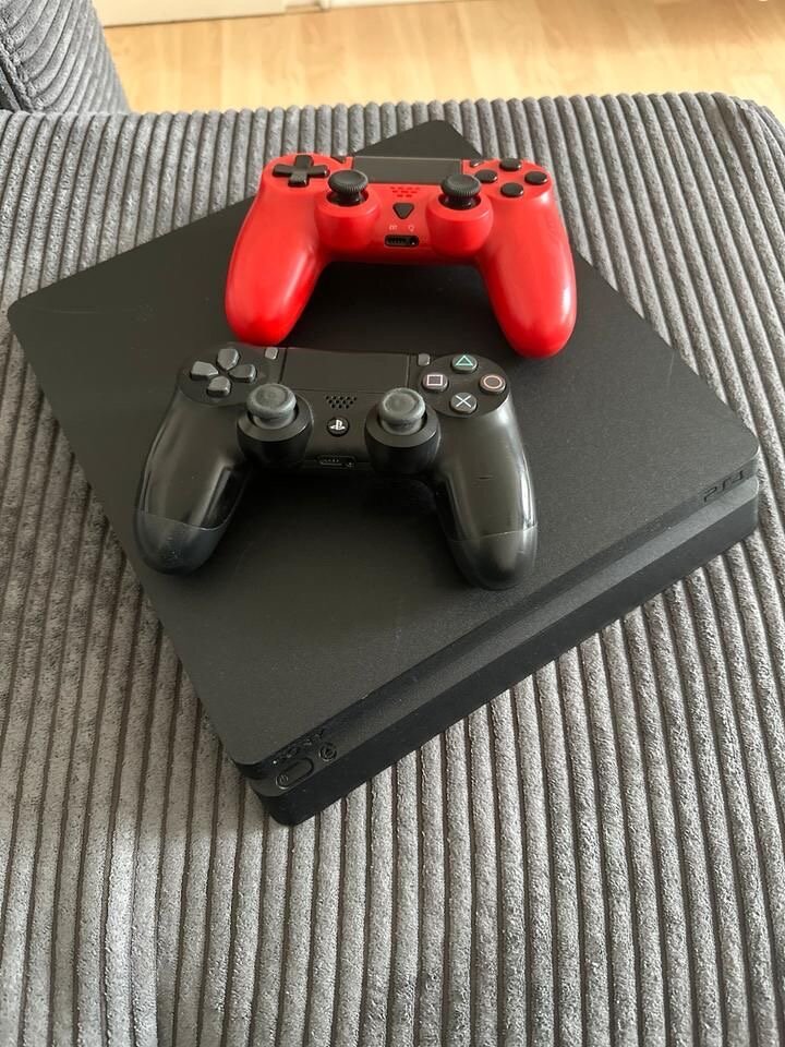 2 Manettes PS4 Rouge et Noir