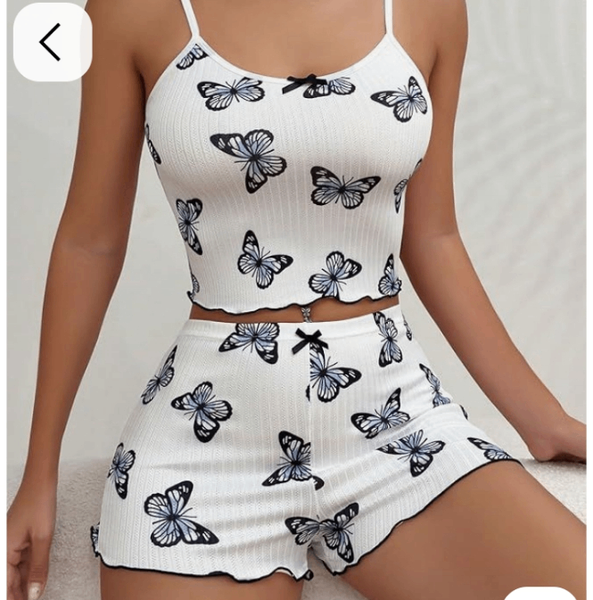 Pyjama à motifs papillons