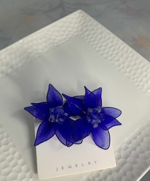 Boucles d'oreilles fleuries élégantes