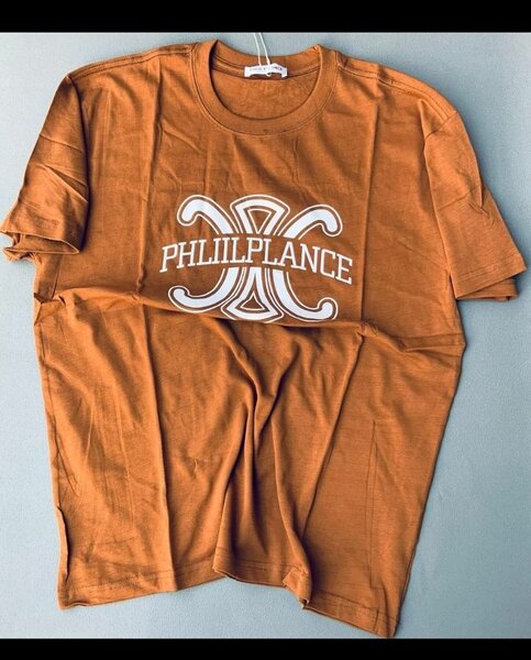 T-shirt orange à logo moderne