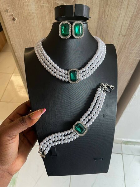 Elegant Pearl Jewelry Set