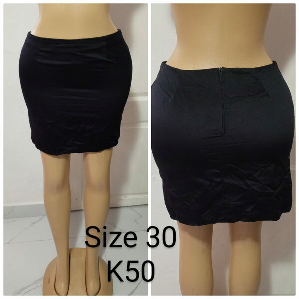 Women's short black skirt, size 30