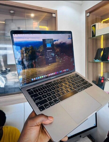 MacBook Pro M2 13inches 256gig