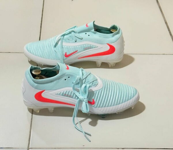 Crampons bleu clair/rose Nike