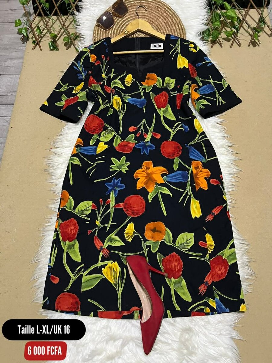 Robe Florale Mi-Longue Élégante