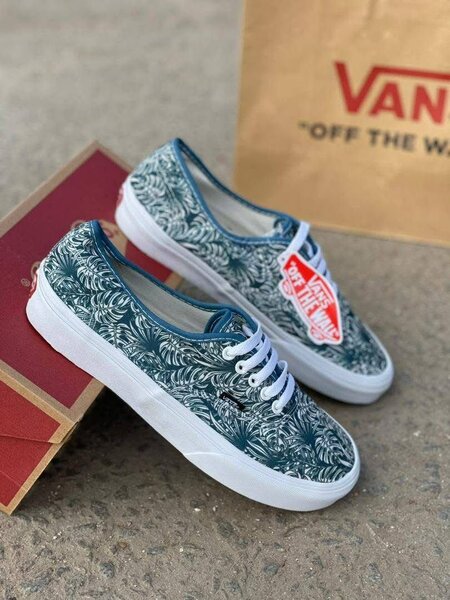 Baskets imprimées en toile