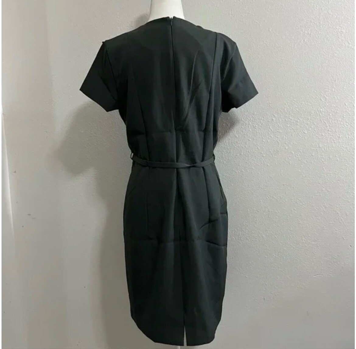 Robe courte à manches courtes avec ceinture H&M