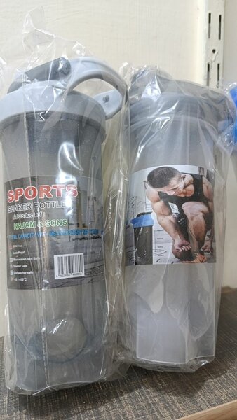 Sports shaker bottle