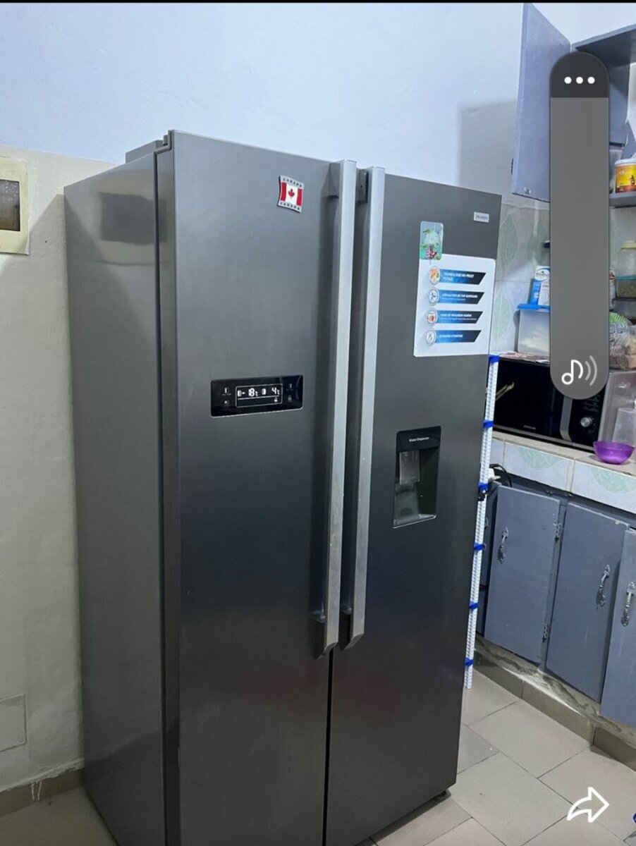 Réfrigérateur double porte moderne