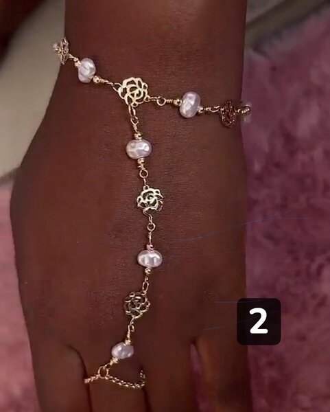 Bracelet chaîne fleurie