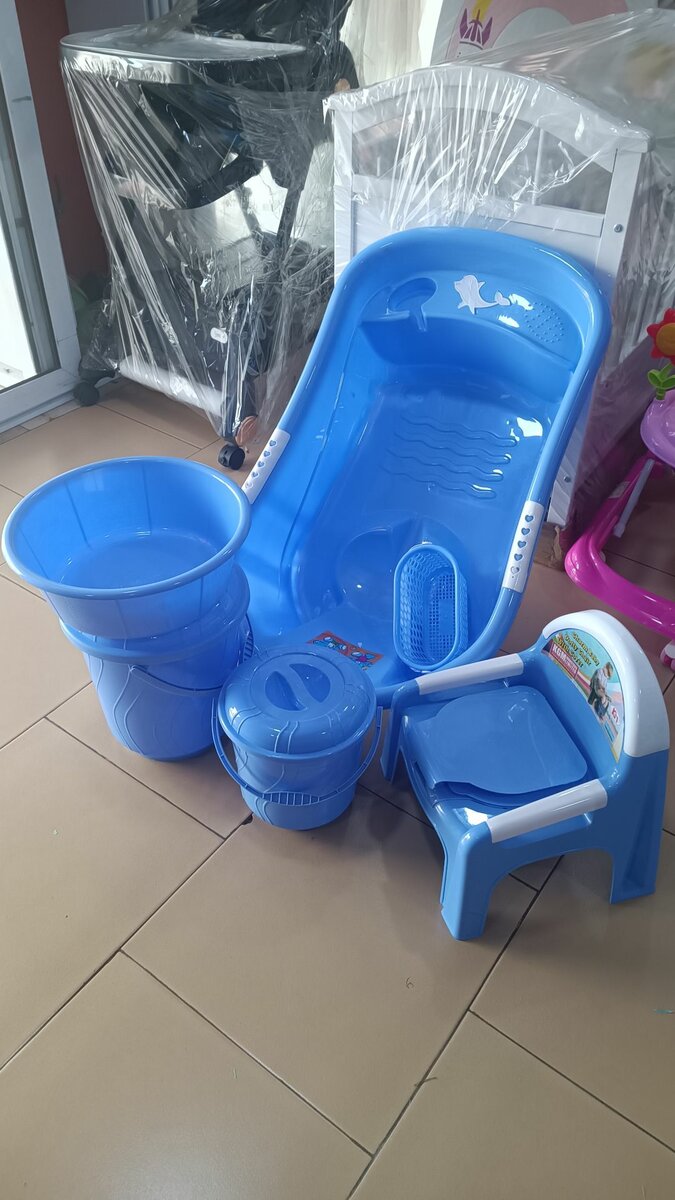 Complete baby bath set