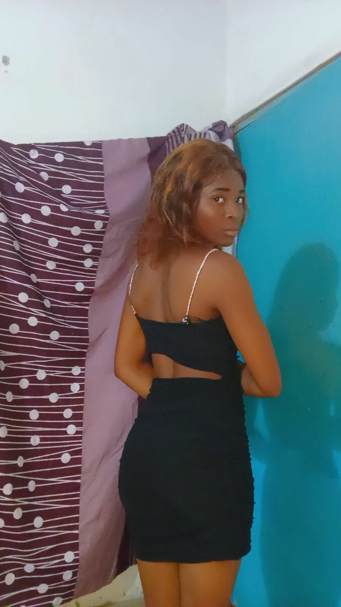 Robe moulante noire élégante