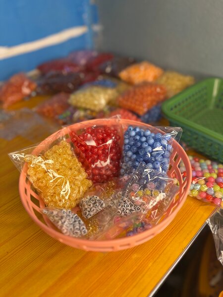 Perles colorées DIY