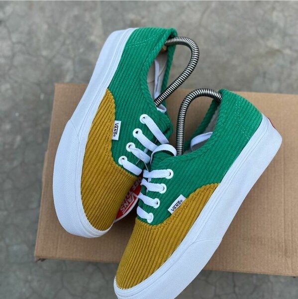 Baskets colorées en toile