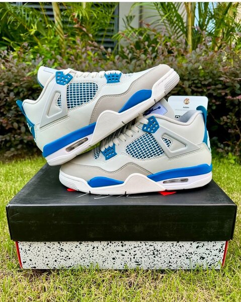 Air Jordan 4 MILITARY BLUE