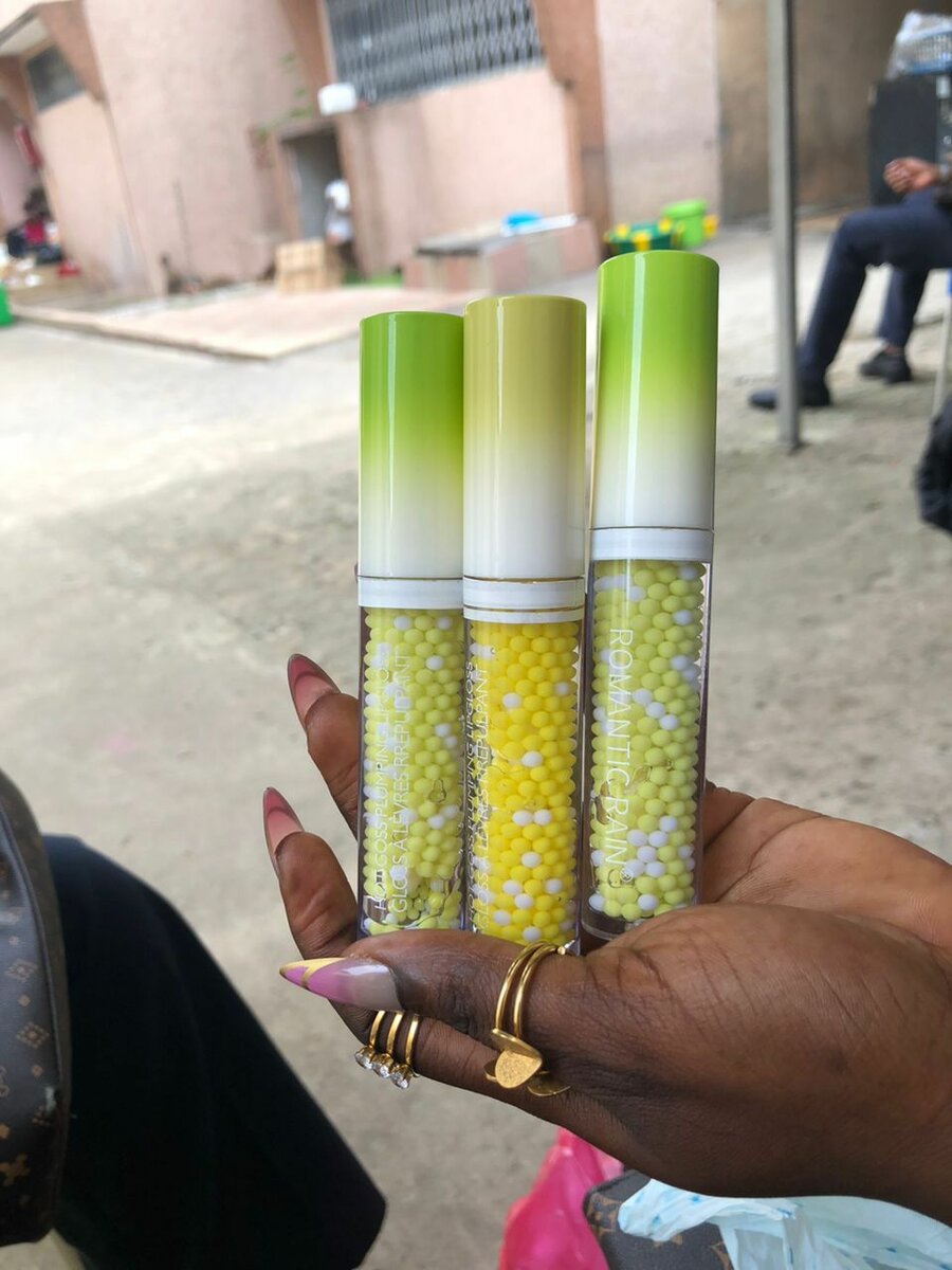 Lot de brillants à lèvres colorés