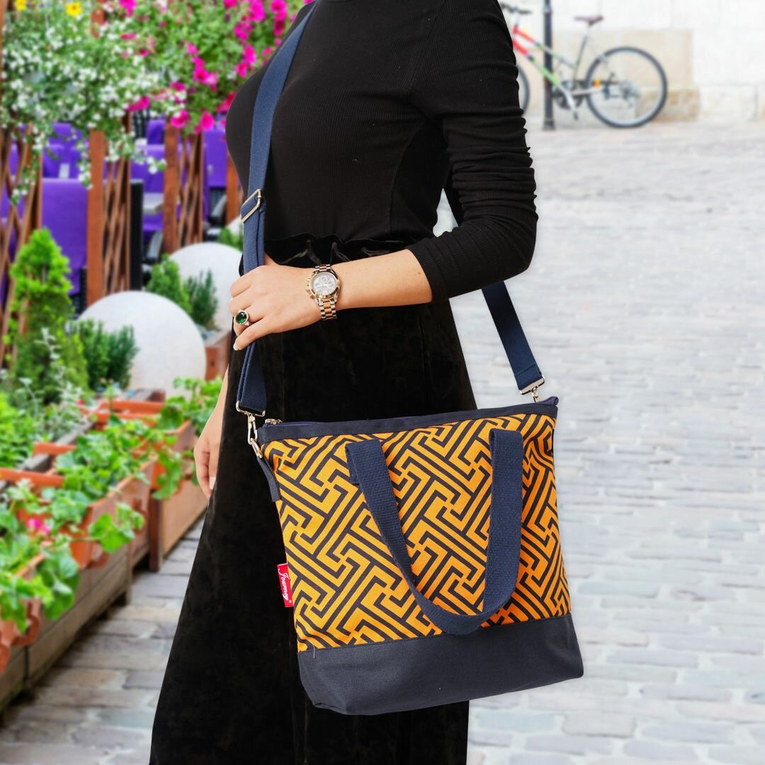 Maze Vector Stylish bag