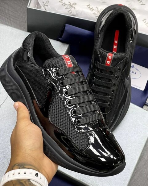 Baskets prada noires élégantes