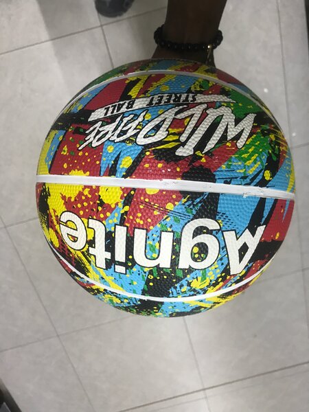 Ballon de basket coloré