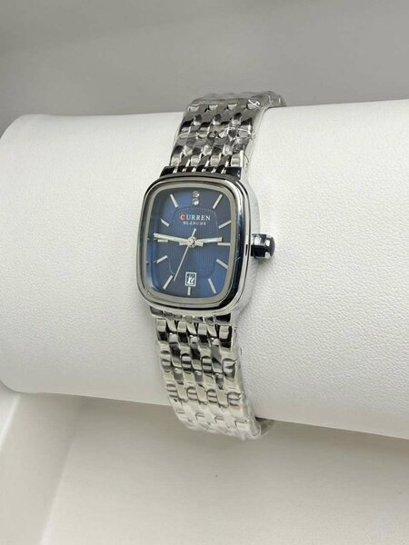 Montre Carrée Élégante Femme