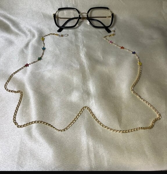 Lunettes avec chaîne élégante