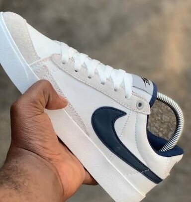 Boxed nike Sued white 