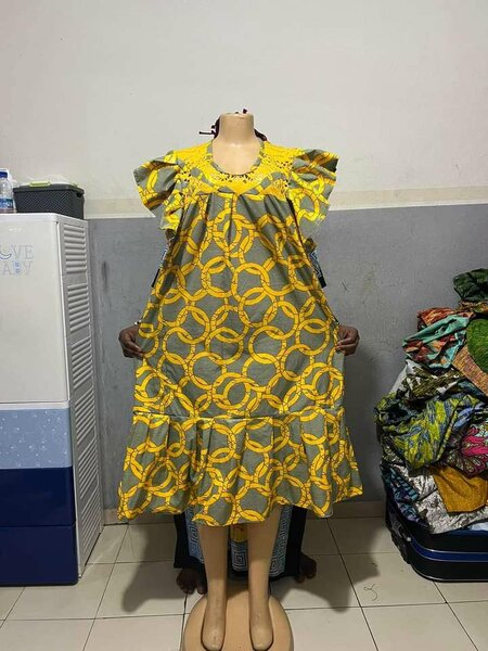 Robe disponible a 8000fr