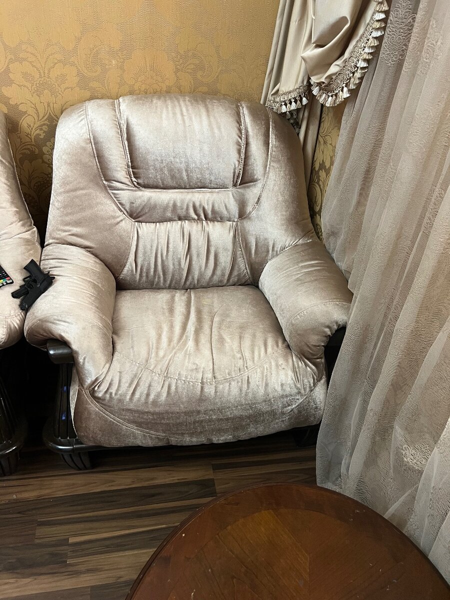 Классическое кресло в хорошем состоянии.