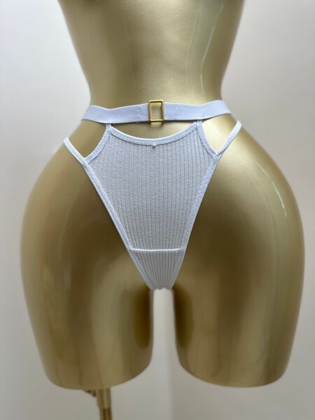String échancré sexy