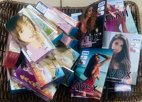 30 Préservatifs + 12 lubrifian