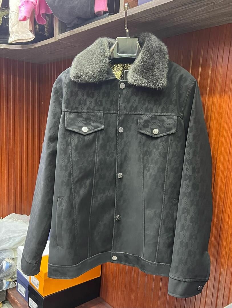 Veste en cuir avec col en fourrure