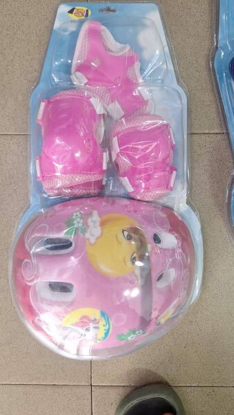 Kids helmet and protectives