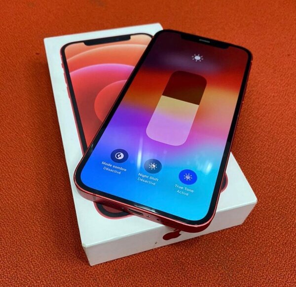iPhone 12 rouge 64GB