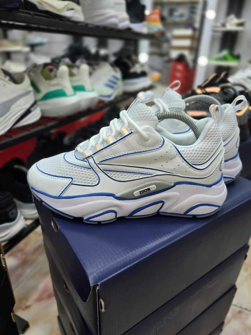 Chaussures Sneakers Blancs Dior