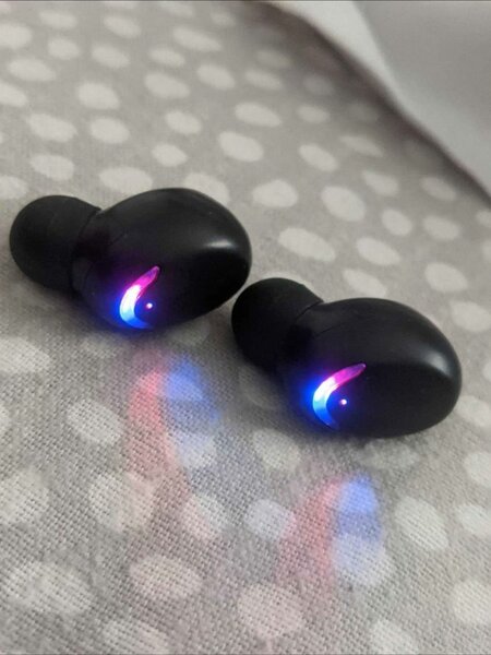 F9 TWS Earbuds.