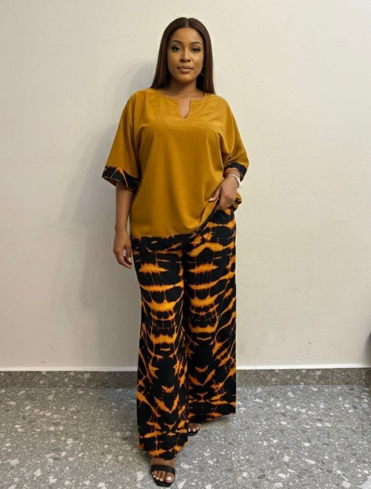 Ensemble féminin ethnique