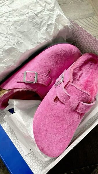 Chaussons rose en suède