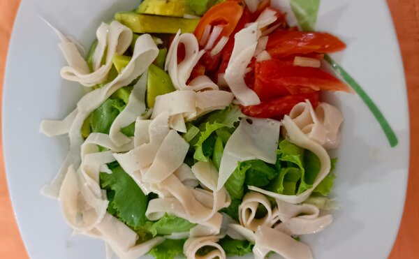 Assiette de salades fraîches