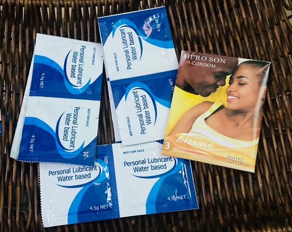 3 préservatifs +6 lubrifiants