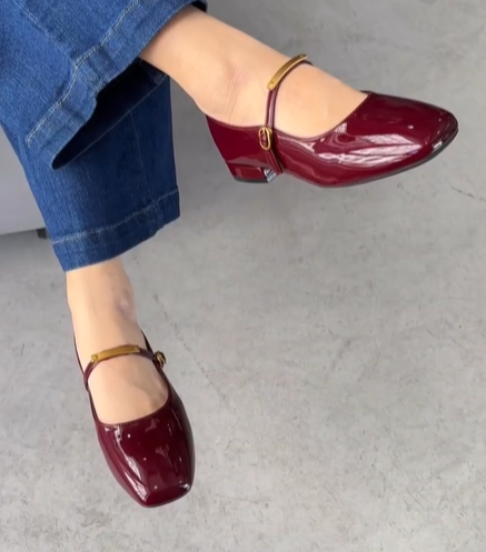 Туфли на невысоком каблуке бордовые