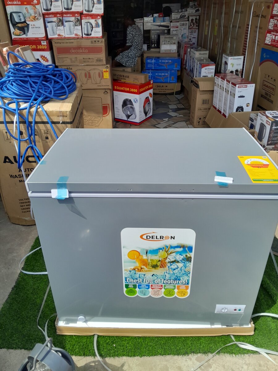 DELRON DURABLE CHEST FREEZER 230 LITRES