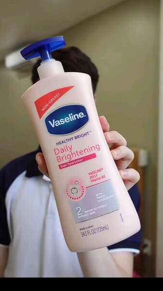 Vaseline Daily Brightening